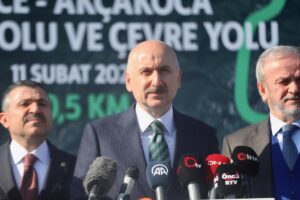 DÜZCE (AA) – Ulaştırma ve Altyapı Bakanı Adil Karaismailoğlu, "Yollarımız