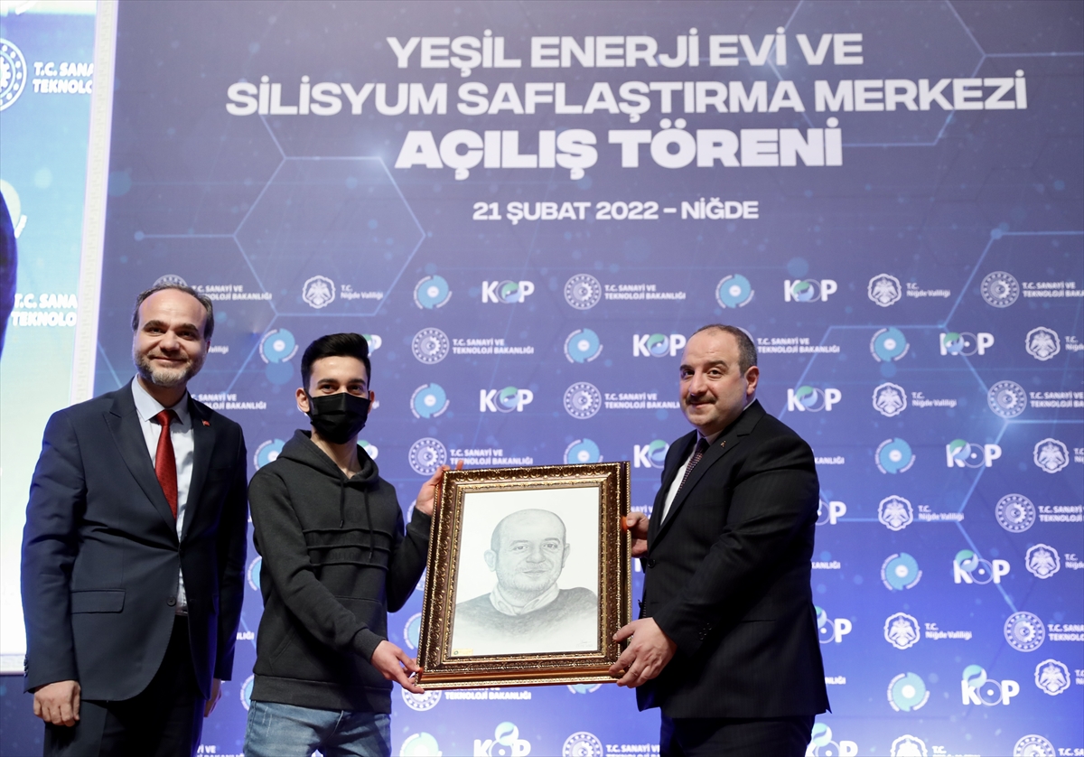 Bakan Varank, Niğde'de Yeşil Enerji Evi ve Silisyum Saflaştırma Merkezini açtı: