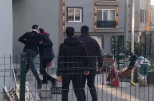 - Kaçan şüpheli, daha sonra polis merkezine giderek teslim oldu