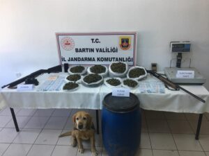 BARTIN (AA) – Bartın'da 5 kilogram kubar esrar ele geçirilen