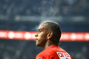 - Beşiktaş: 0 - Fraport TAV Antalyaspor: 0 (İlk yarı)