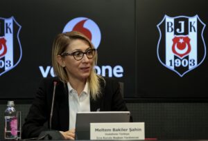 İSTANBUL (AA) – Beşiktaş Kulübü Başkanı Ahmet Nur Çebi, siyah-beyazlı