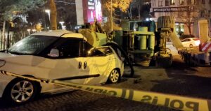 İSTANBUL (AA) – Beşiktaş’ta seyir halindeki tırın üzerinde bulunan iş