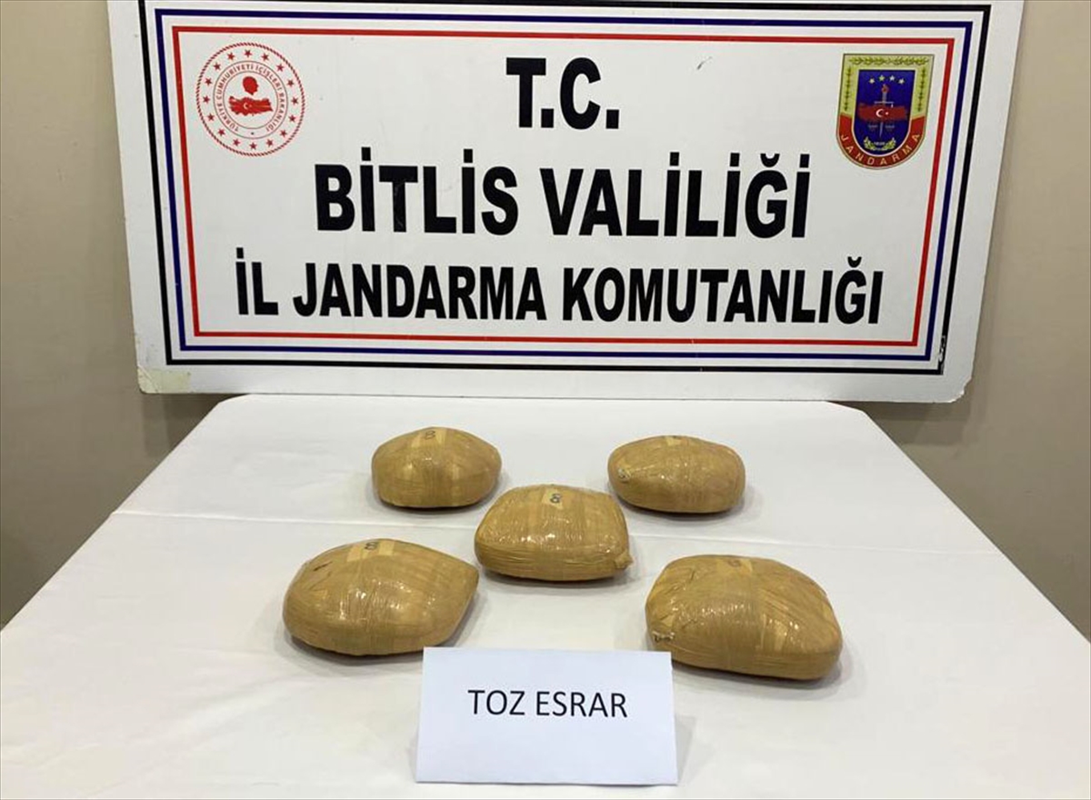 Bitlis'te yolcu otobüsünde 5 kilo 200 gram esrar bulundu