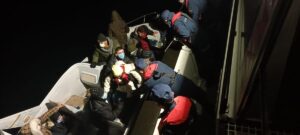 MUĞLA (AA) – Muğla'nın Bodrum ilçesi açıklarında 38 düzensiz göçmen