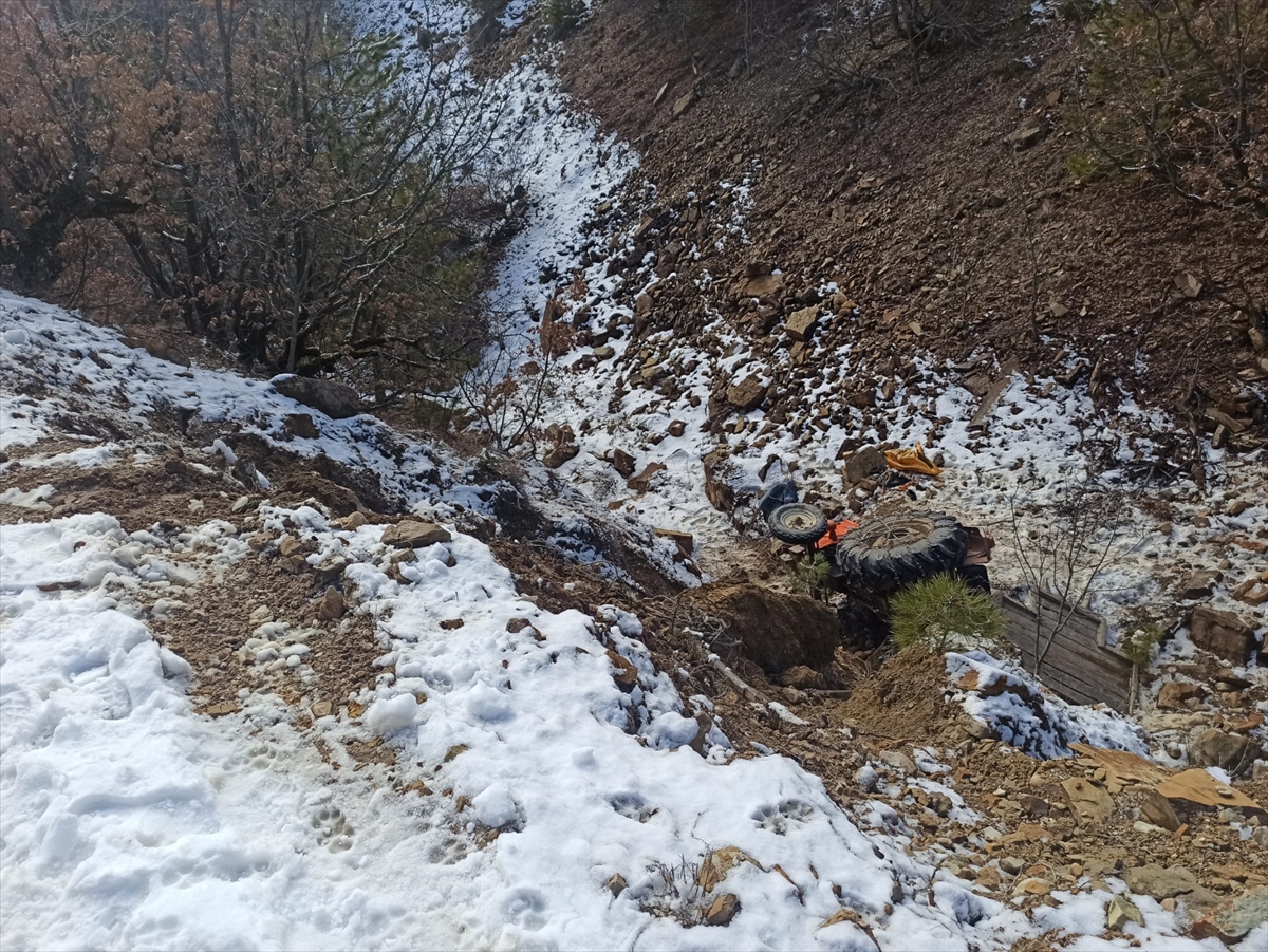 Bolu'da dere yatağına devrilen traktördeki 1 kişi öldü, 1 kişi yaralandı