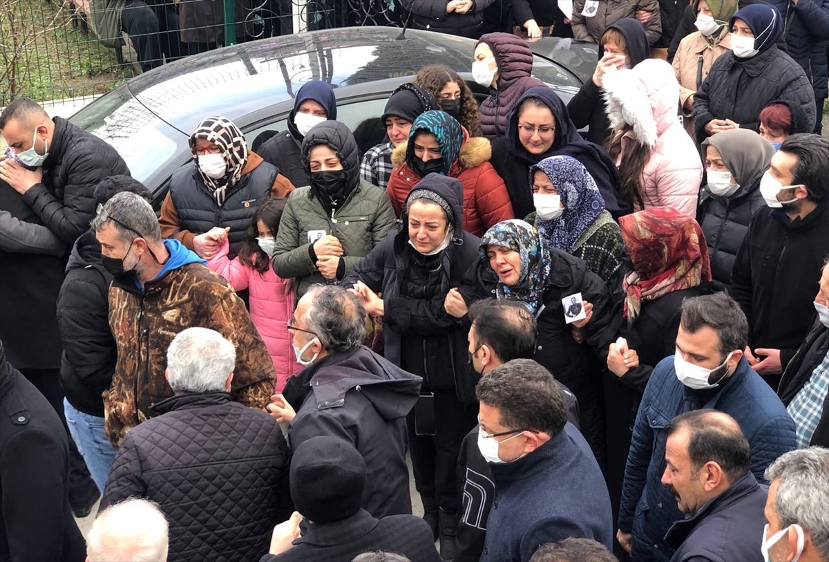 Bursa'da eski eşinin öldürdüğü okul müdiresinin cenazesi defnedildi