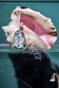 - Kültür ve Turizm Bakanlığı sanatkarı Zafer Karazeybek'in kınayla renklendirilmiş