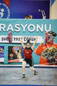 ÇORUM (AA) – Türkiye Halter Federasyonu tarafından Çorum'da düzenlenen Büyükler