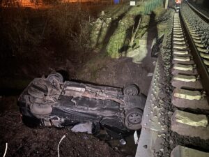 İSTANBUL (AA) – İstanbul Çatalca'da yük treninin çarptığı hafif ticari