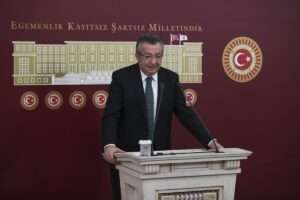 - "Enflasyon bir kambur değil, kambur Erdoğan'ın bizatihi kendisidir. Türkiye'de