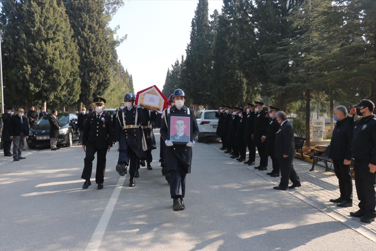 Denizli'de 14 yıl sonra şehit sayılan askerin cenazesi şehitliğe defnedildi