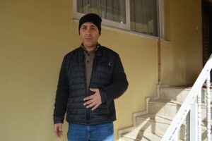 GAZİANTEP (AA) – Gaziantep'in İslahiye ilçesindeki kar yağışında evinin çatısı