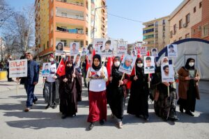 DİYARBAKIR (AA) – ÖMER YASİN ERGİN – Dağa kaçırılan çocukları