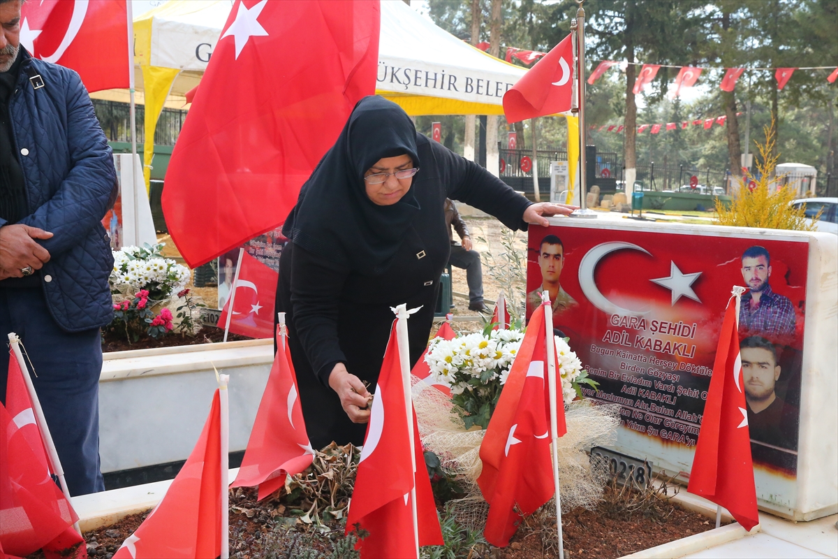 Diyarbakır anneleri Gara şehitlerini mezarı başında andı