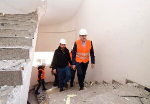 - Google aramasında "Dünyanın en saçma binası" olarak ilk sırada