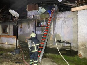 DÜZCE (AA) – Düzce'de çıkan yangında tek katlı müstakil ev