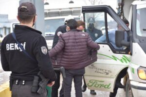 - Ülke genelinde 37 bin 713 personelle yapılan operasyonda 25