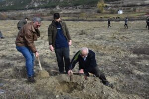 SİNOP (AA) – Sinop'un Boyabat ilçesinde emekli orman işletme şefi