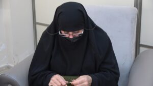 - Aile Destek Merkezi'nde bir araya gelen 60 kadının özenle