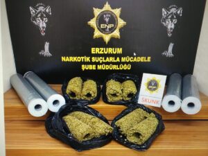 ERZURURUM (AA) – Erzurum'da şüphe üzerine durdurulan araçta duvar kağıdı