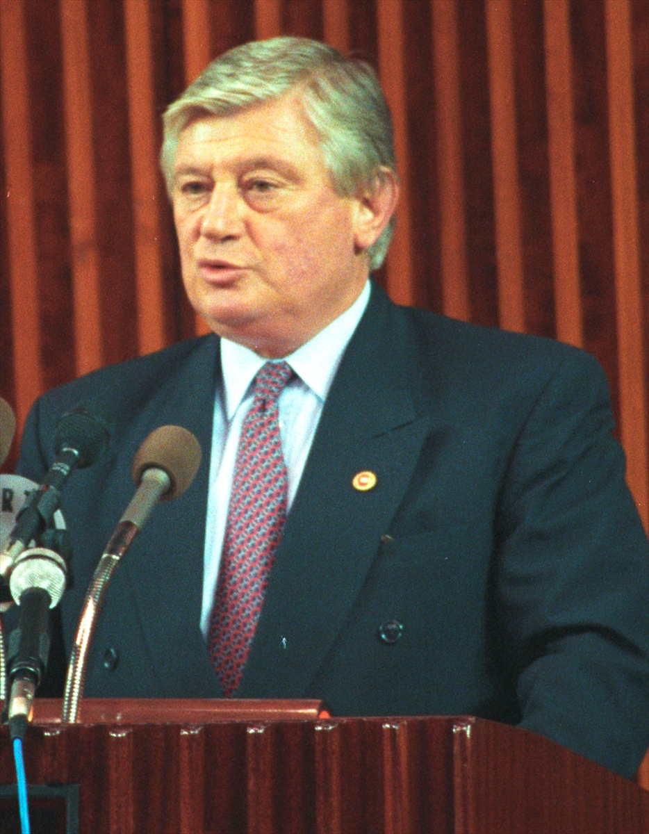 Eski Bakan Onur Kumbaracıbaşı vefat etti