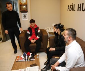 ESKİŞEHİR (AA) – Eskişehir'de eşini ve kızını yaralayan kişiyi engellemek