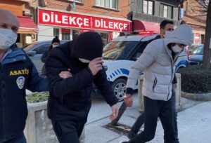 ESKİŞEHİR (AA) – Eskişehir'de bir iş yerinden hırsızlık yaptıkları iddiasıyla