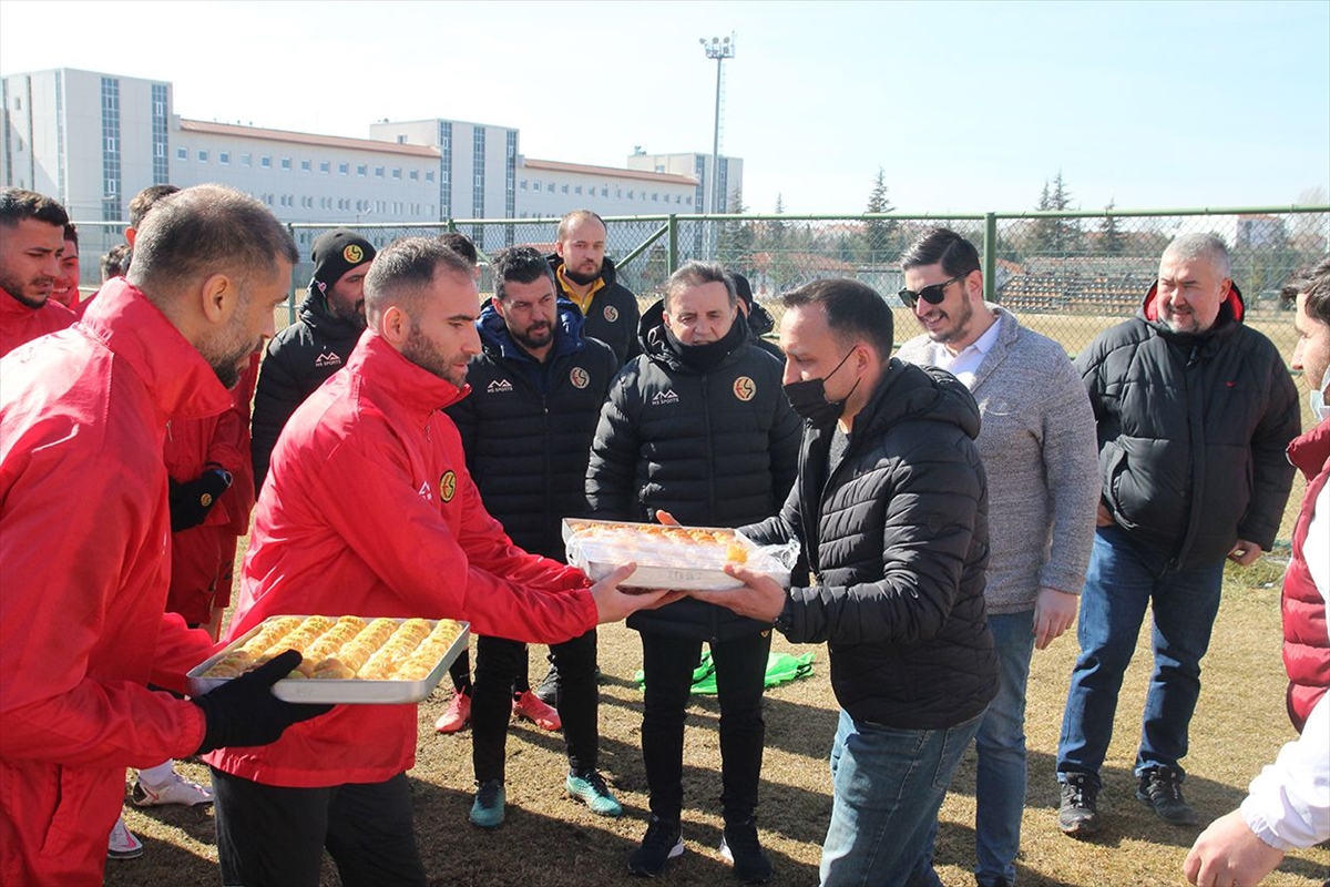 Eskişehirspor, şehit Binbaşı Dunca'nın ailesini tesislerinde ağırladı