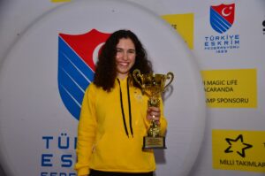 ANTALYA (AA) – FATİH HEPOKUR – Tenis oynadığı dönemde eskrim