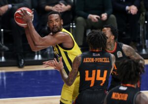 - Bitci Türkiye Kupası'nın yarı finalinde, taraftarların kötü tezahüratları ve