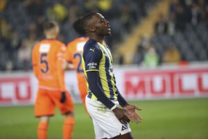 - Fenerbahçe: 0 - Medipol Başakşehir: 1