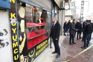 - Yaklaşık 500 bin lira değerinde altını alan 2 şüpheli,