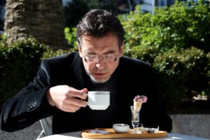 - Kış aylarının vazgeçilmez içeceklerinden salep, bal, fındık, incir, muz