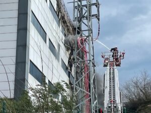 GİRESUN (AA) – Giresun Üniversitesi Turizm Fakültesi binasının çatısında çıkan