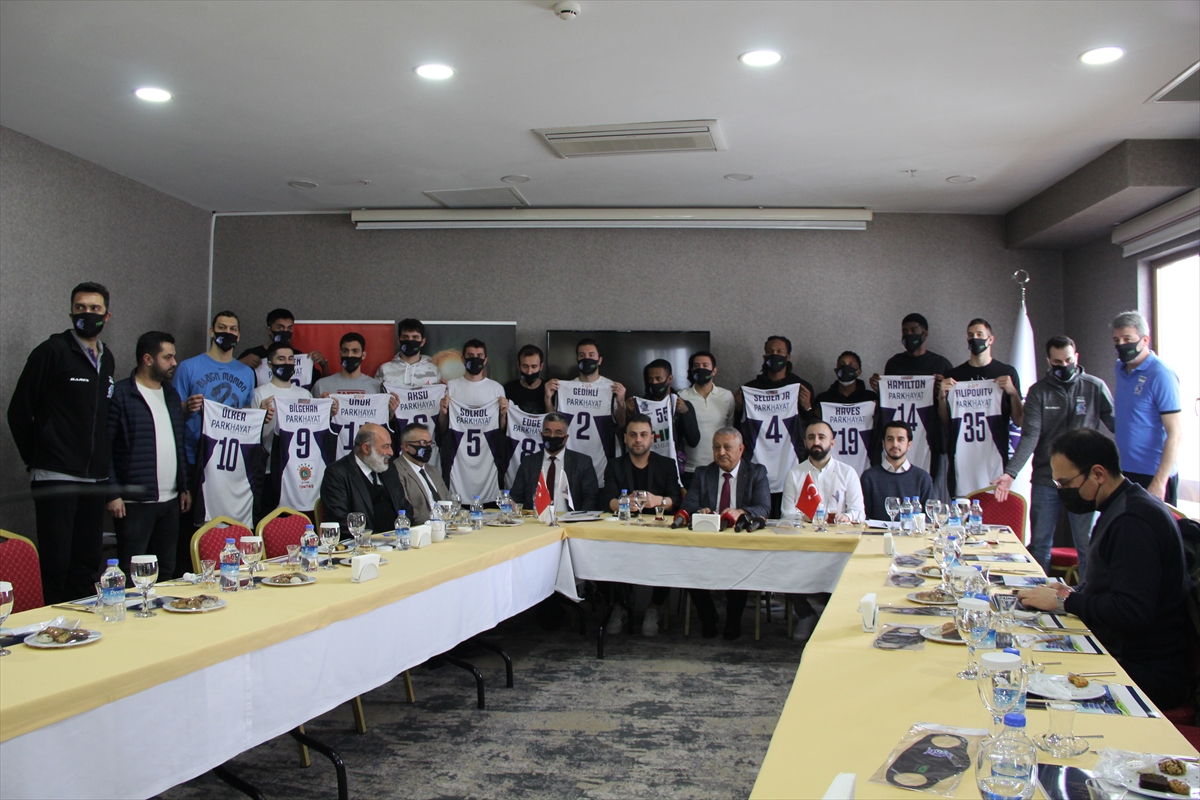 HDI Sigorta Afyon Belediyespor, yeni transferlerine toplu imza töreni düzenledi