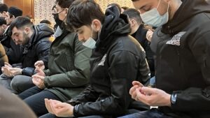 - Hollanda İslam Federasyonu Gençlik Teşkilatı tarafından organize edilen "cemaatle