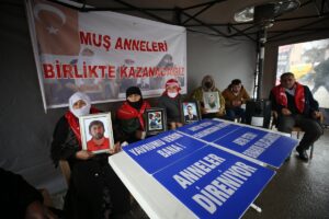 MUŞ (AA) – Muş'ta, çocuklarının terör örgütü PKK tarafından dağa