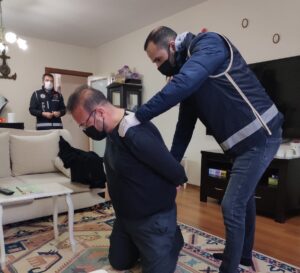 ANKARA (AA) – Ankara'da mali polis, "ilaç istismarı yaparak nitelikli