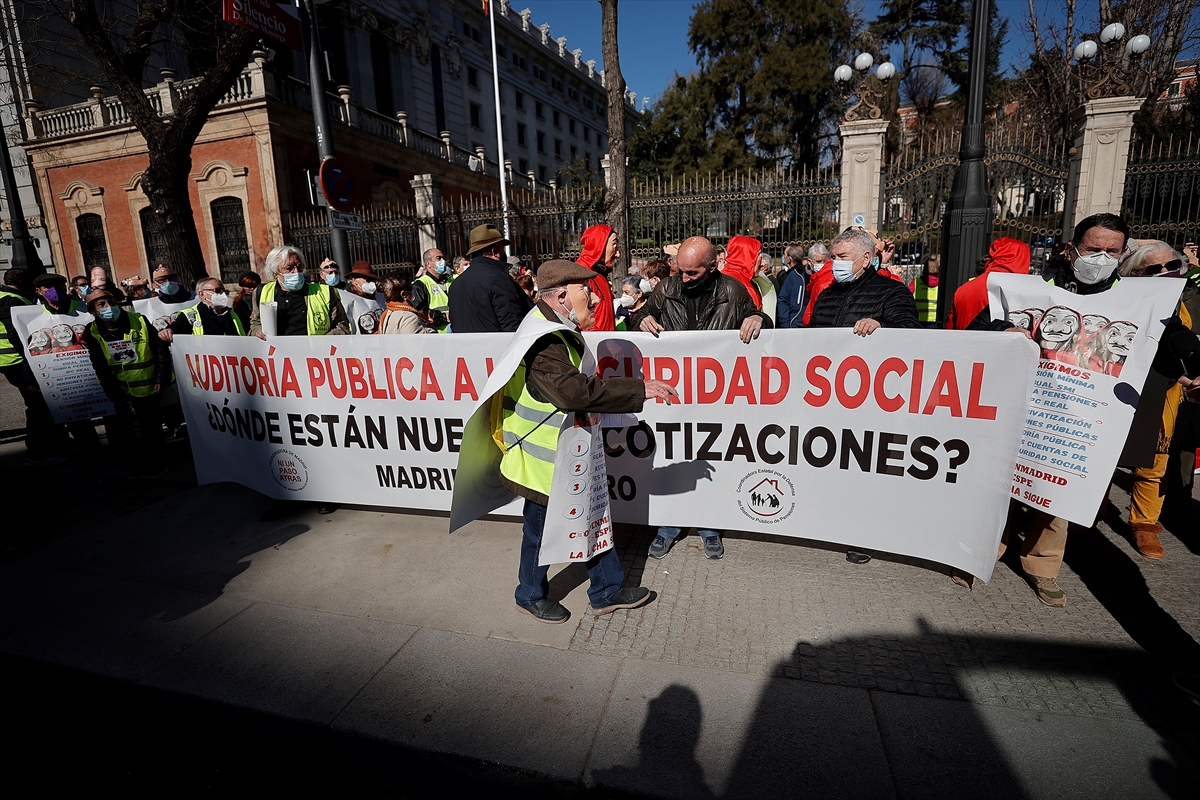 İspanya'da emeklilerden “La Casa de Papel” kostümlü protesto