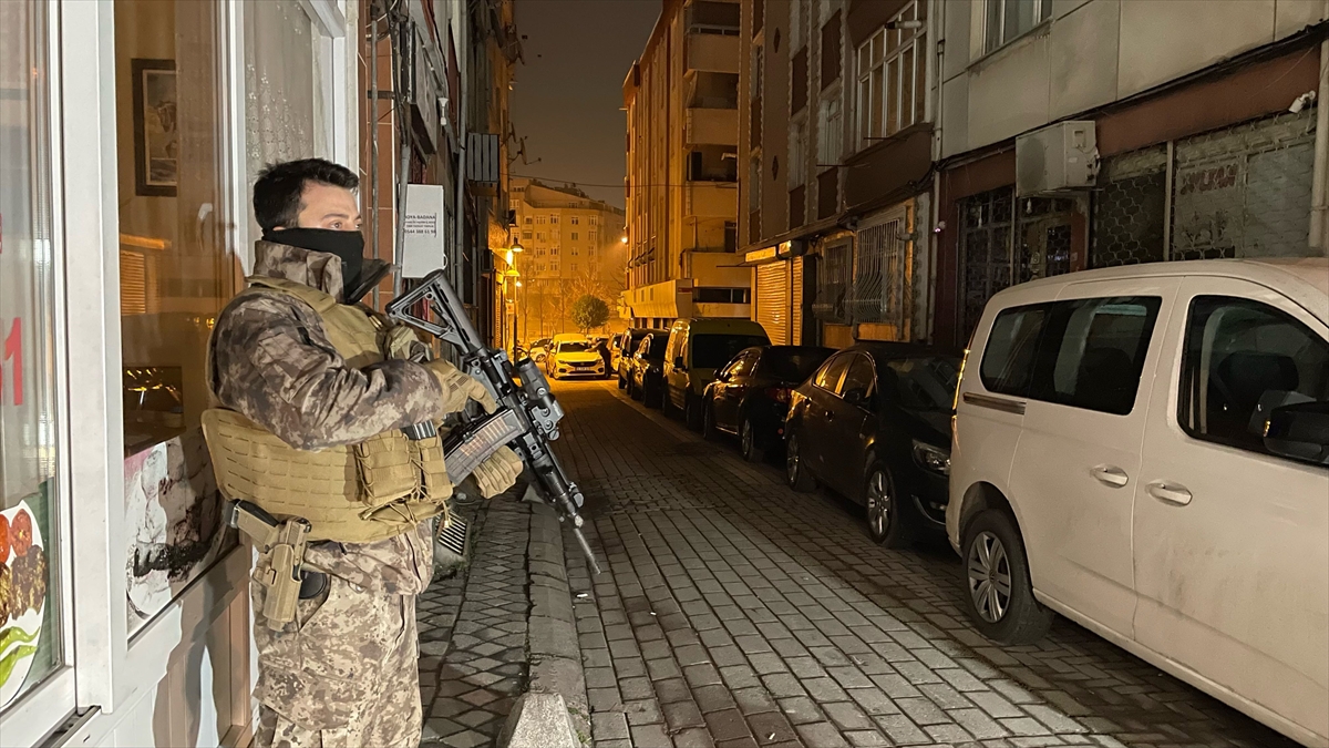 İstanbul'da uyuşturucu satıcılarına eş zamanlı operasyon düzenlendi