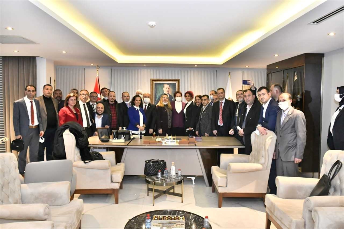 İYİ Parti Genel Başkanı Akşener, Emeklilikte Yaşa Takılanlar Federasyonu heyetini kabul etti