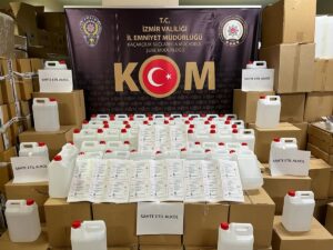 İZMİR (AA) – İzmir'de düzenlenen operasyonlarda 3 bin 65 litre
