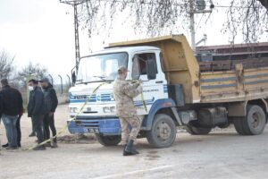 İZMİR (AA) – İzmir'in Ödemiş ilçesinde belediye personeli, kamyonetin çarpması