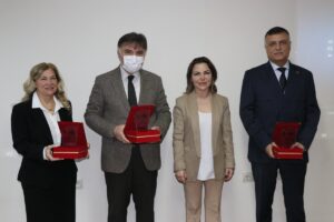 İZMİR (AA) – İzmir Katip Çelebi Üniversitesi (İKÇÜ) Diş Hekimliği