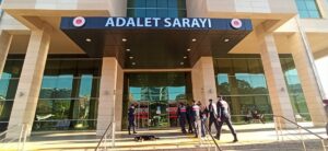 - Trabzon'da farklı tarihlerde 9 hırsızlık gerçekleştirdikleri belirlenen zanlılar tutuklandı