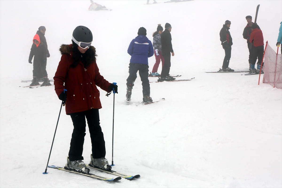 Karabük Üniversitesinin “dış ticaret elçileri” kayak yapmayı öğrendi