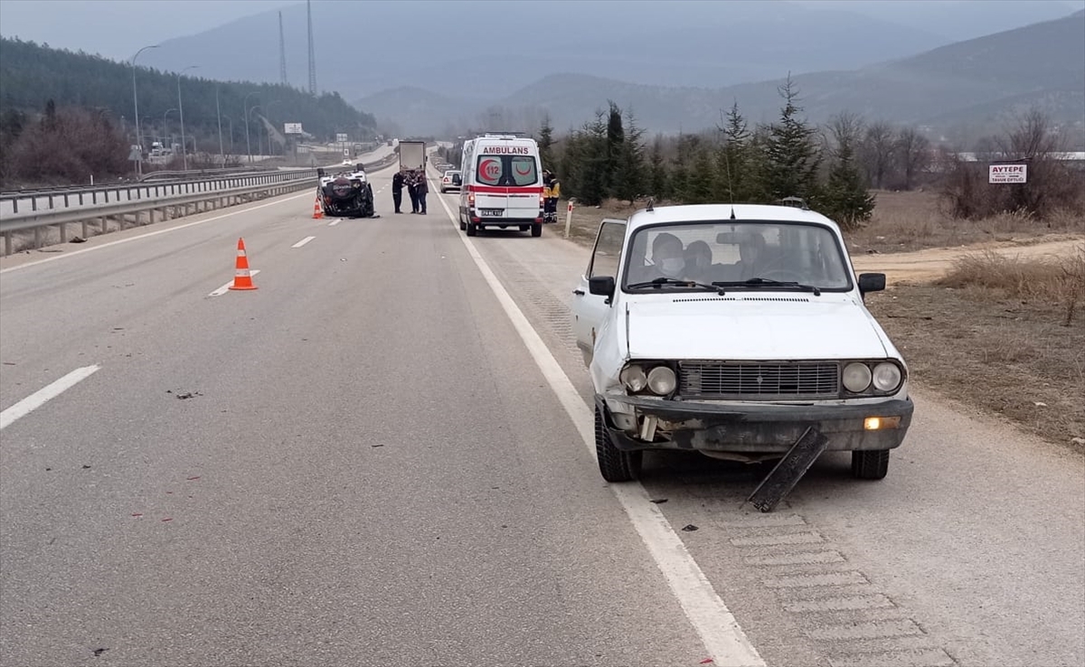 Karabük'te otomobille çarpışan cip devrildi, 7 kişi yaralandı