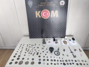 KAYSERİ (AA) – Kayseri'de polisin düzenlendiği operasyonda 106 parça tarihi