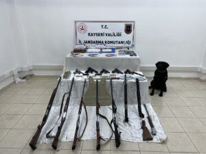 KAYSERİ (AA) – Kayseri'de jandarma tarafından düzenlenen silah ve uyuşturucu